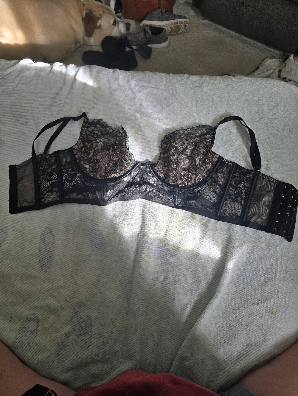 Victoria Secret 32DD Lace Black Bra. Excellent Condition